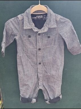 BabyGap 1969 Chambray Button-Front Jumpsuit Sz 6-12 Months